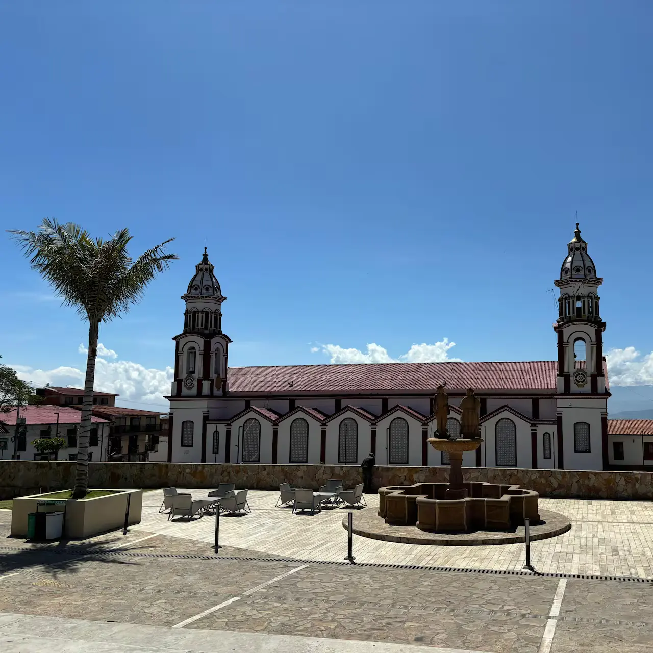 Catedral Atravesada: Única en el Mundo